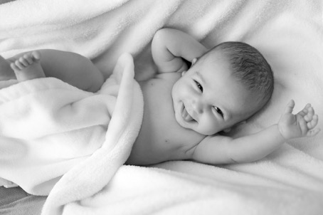 Okiem fizjoterapeutki: masaż niemowlęcia